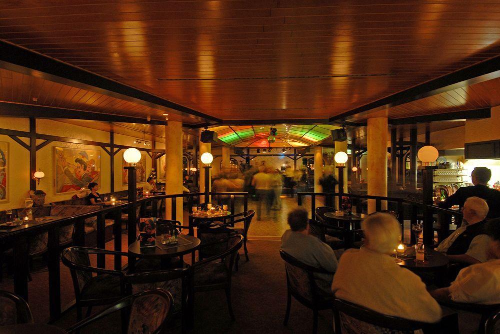 Balladins Superior Hotel Gutsmann 바트브람스테트 레스토랑 사진